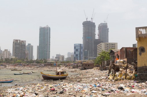 Müll am Strand von Mumbai