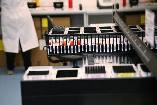 Teströhrchen in einer Reihe im Labor von Centogene