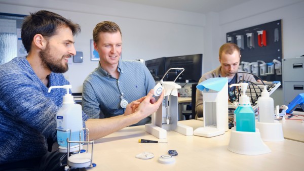 Marcel Walz (links) und Tobias Gebhard, Benjamin Heinzerling (rechts)