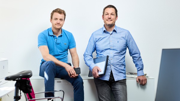 Norbert Dinauer (r.), PhD, Chief Operations Officer und Florian Vogel (L.), Chief Commercial Officer von Myr Pharmaceuticals GmbH