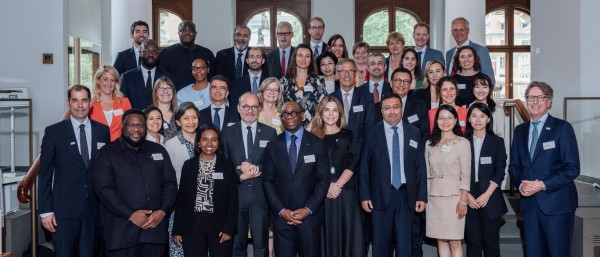 Gruppenfoto des IDFC Steering Komittees bei seinem Jahrestreffen in Berlin 2023