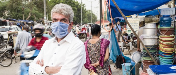 Christoph Kessler auf einem Straßenmarkt in Delhi