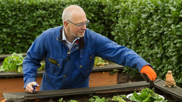 Thomas Koch in seinem Garten