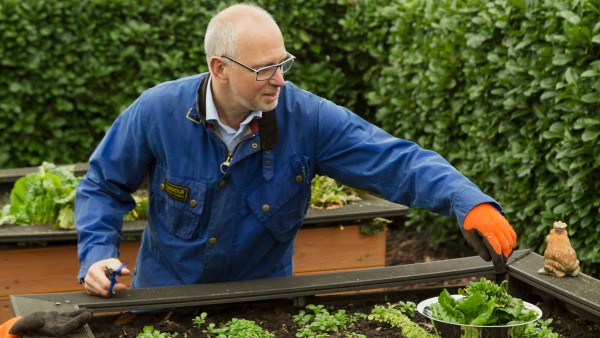 Thomas Koch in seinem Garten