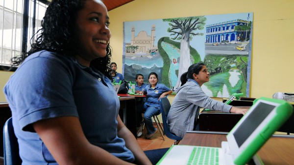 Computing lessons for teenagers in Honduras