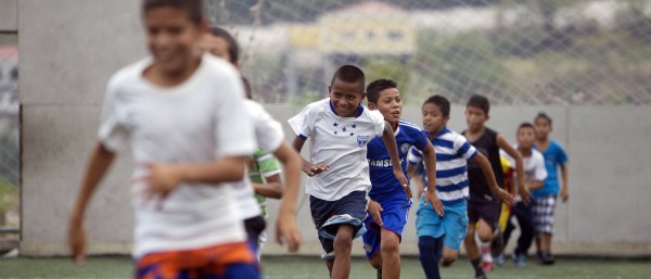 Kinder beim Fußballtraining in Tegucigalpa, Honduras