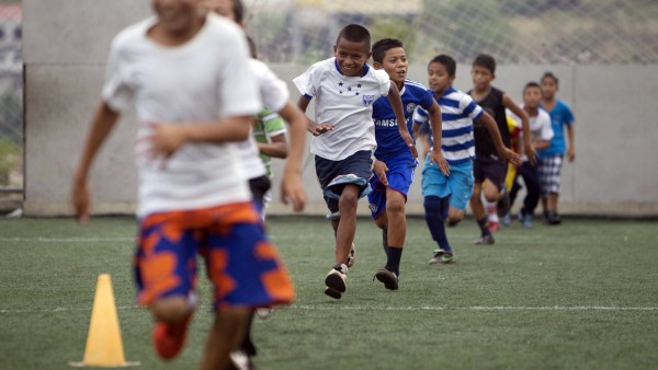 Kinder beim Fußballtraining in Tegucigalpa, Honduras