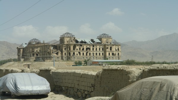 von einer Bombe zerstörter Palast in Kabul