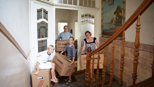 Umzug und Kistenpacken der Familie Hilliges