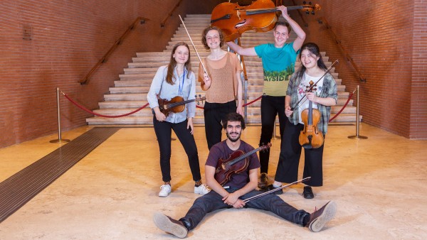 European Union Youth Orchestra (EUYO) Gruppenfoto der fünf Interviewpartner