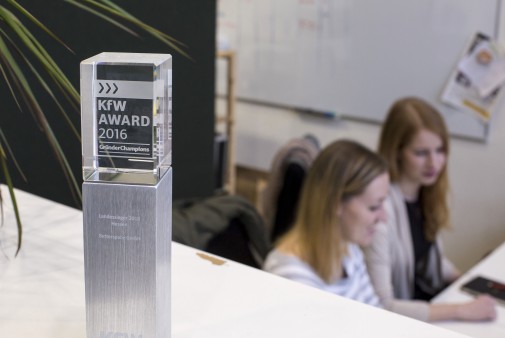 Preis vom KfW-Award Gründerchampion im Büro von Betterspace