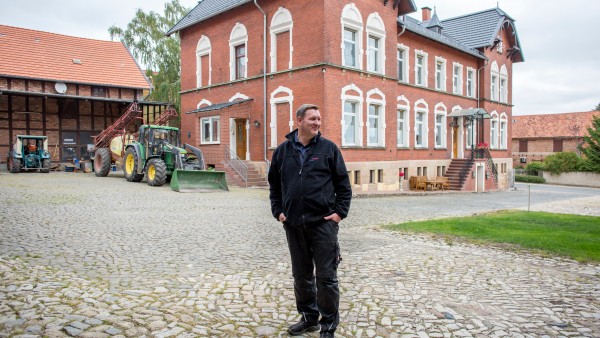 Portrait of Mr Meiners in front of his house