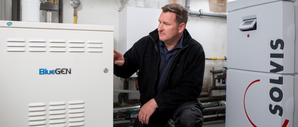 Christoph Meiners next to his fuel cell