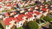 Luftbild einer Neubausiedlung in Mexiko