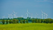 Windpark und Solarpark an Land