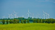 Windpark und Solarpark an Land