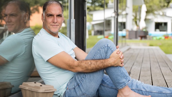 Eduardo Gordillo sitting on his patio