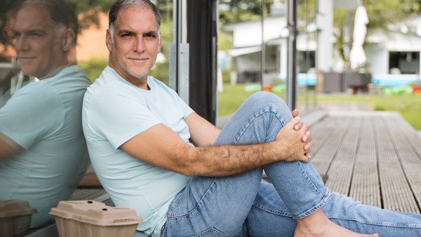 Eduardo Gordillo sitting on his patio