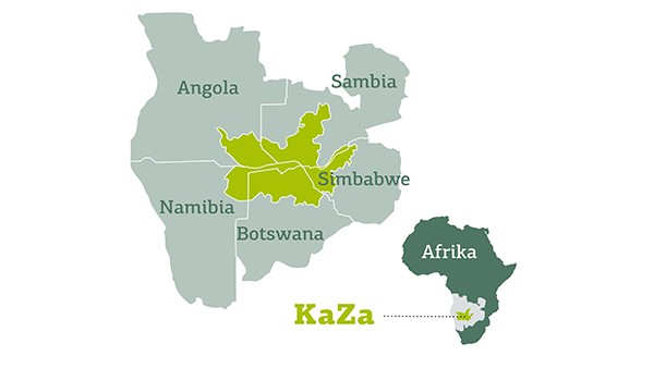 Zwei Landkarten, die das KaZa-Gebiet zwischen Angola, Botswana, Simbabwe, Namibia und Sambia zeigen.