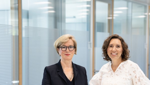 Two female Employees in office of Bank Group KfW, on the right is Mrs. Katrin Reich from GSO and on the Left is Mrs. Bettina Dorendorf from SIS2.