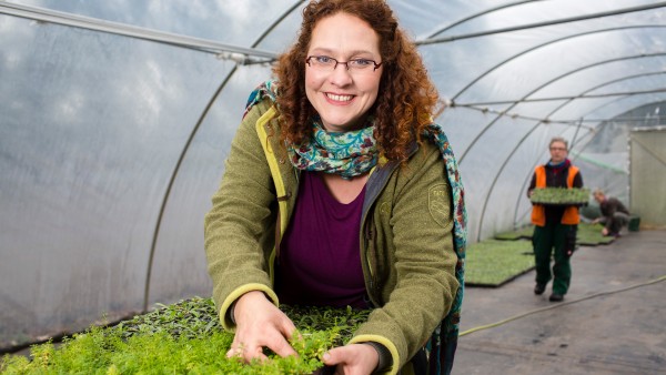 Naturschützerin Christina Grätz im Gewächshaus