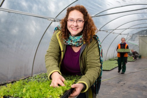 Naturschützerin Christina Grätz im Gewächshaus