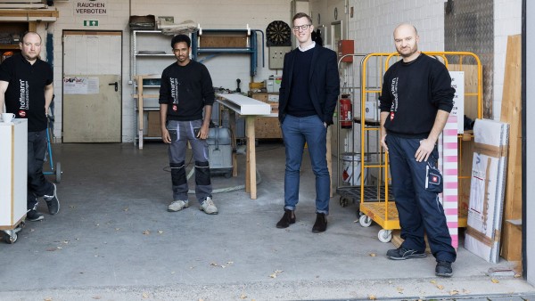  Founder Tim Karusseit with the employees of the workshop company Hoffmann from Hanover