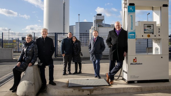 The founding team of Buses4Future in front of a hydrogen filling station