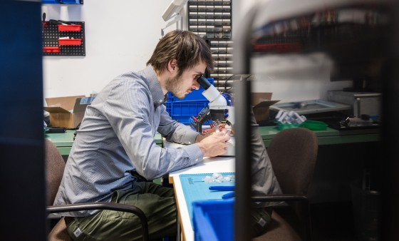 Armin Meyer, one of the four founders of Kamedi GmbH in Karlsruhe, at the microscope for quality control