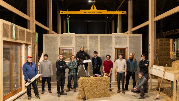Das Team von HALM in ihrer Fertigungshalle