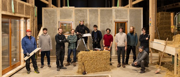 Das Team von HALM in ihrer Fertigungshalle