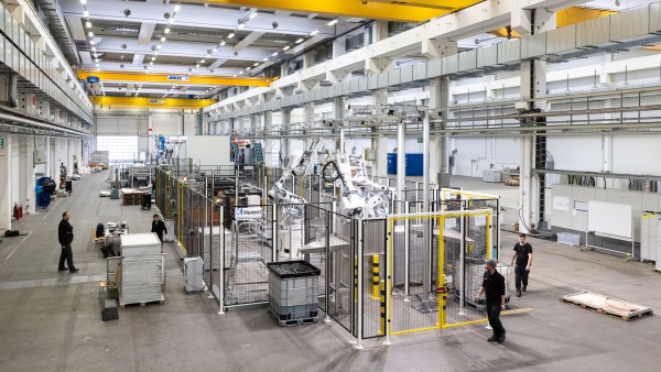 Produktionshalle von SOLAR MATERIALS. Die Firma ist ein Cleantech-Startup aus Magdeburg, das Solarmodule recycelt. 