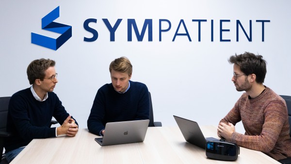 Die drei Gründer von Sympatient im Firmensitz in Hamburg