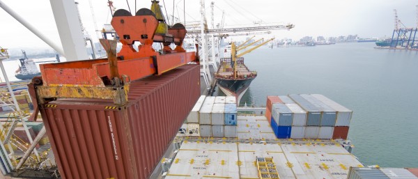Containerverladung im Hamburger Hafen