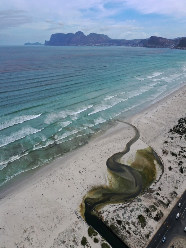 Geklärtes Wasser mündet ins Meer