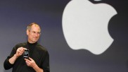 Steve Jobs spricht auf einer Bühne