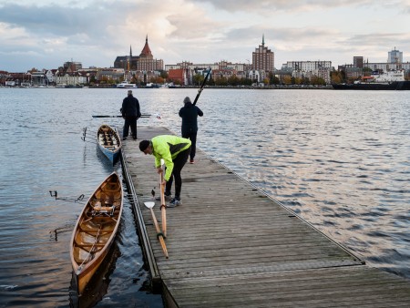 Blick vom Nordufer der Unterwarnow auf die Altstadt von Rostock