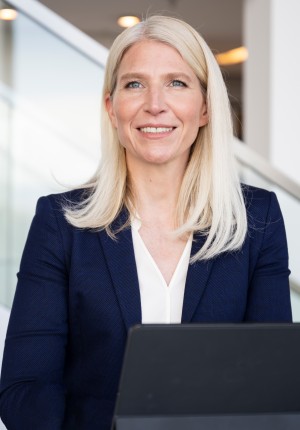 KfW board member Melanie Kehr in front of her tablet