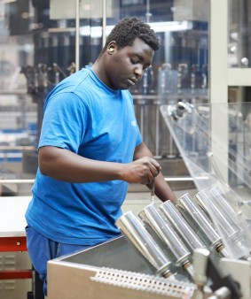 A worker in the Blechwarenfabrik Limburg