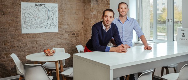 Die Gründer der Firma Bookingkit Christoph Kruse (rechts) und Lukas Hempel (links)