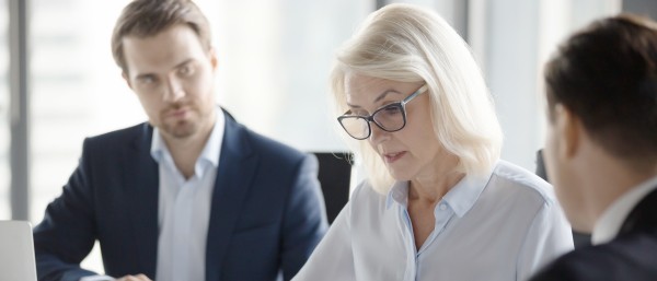 Unternehmerin bei einem Meeting