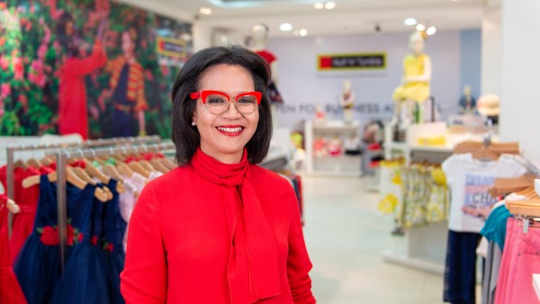 Adenike Ogunlesi in ihrem Geschäft für Kindermode